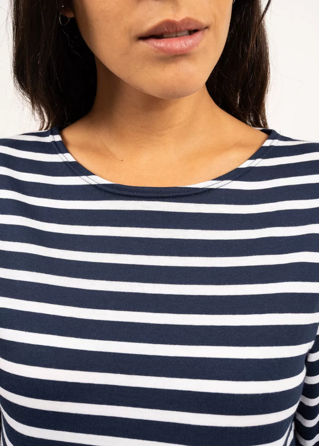 minquiers_unisex_striped_sailor_shirt_6-5.webp Shop Saint James Minquiers unisex striped sailor shirt Marine/neige